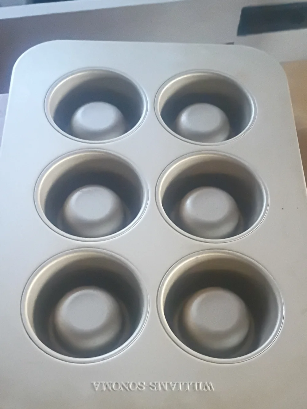 Williams Sonoma Silver 6-Cup Muffin Pan
